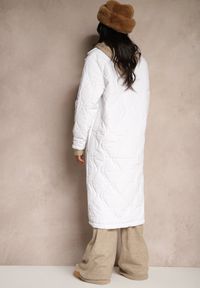 Renee - Biały Długi Płaszcz Kurtka Ozdobiona Pikowaniem Hamid. Kolor: biały. Długość: długie. Wzór: aplikacja #3