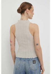 Guess top damski kolor beżowy. Kolor: beżowy. Materiał: materiał. Długość rękawa: na ramiączkach #3