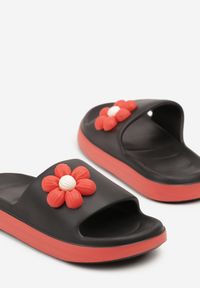 Renee - Czarno-Czerwone Klapki Piankowe Basenowe z Aplikacją Kwiatka Glemissea. Okazja: na plażę. Kolor: czarny. Wzór: aplikacja, kwiaty. Sezon: lato. Styl: wakacyjny #4