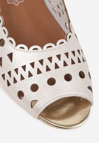 Born2be - Złote Ażurowe Balerinki ze Skóry Naturalnej z Odkrytym Noskiem Helyss. Okazja: do pracy, na co dzień, na spotkanie biznesowe. Kolor: złoty. Materiał: skóra. Szerokość cholewki: normalna. Wzór: ażurowy. Styl: klasyczny, biznesowy, elegancki, casual, boho #4