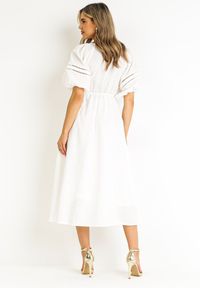 Born2be - Biała Sukienka Maxi z Bawełny i Lnu z Ażurowymi Wstawkami i Gumką w Pasie Arada. Okazja: na co dzień. Kolor: biały. Materiał: bawełna, len. Wzór: ażurowy. Typ sukienki: proste. Styl: wizytowy, casual. Długość: maxi #5