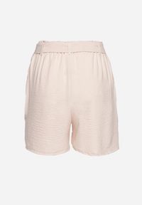 Born2be - Beżowe Bermudy Szorty z Gumką w Pasie i Materiałowym Paskiem z Wysokim Stanem Qualetta. Stan: podwyższony. Kolor: beżowy. Materiał: materiał. Styl: elegancki #4