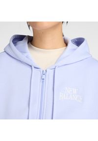 Bluza damska New Balance WJ61W2EEDYK – fioletowa. Okazja: na co dzień. Typ kołnierza: kaptur. Kolor: fioletowy. Materiał: poliester, bawełna, dresówka, materiał. Wzór: napisy. Styl: klasyczny, casual #3