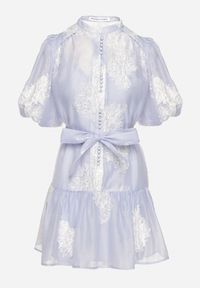 Born2be - Jasnoniebieska Koszulowa Przezroczysta Sukienka z Bawełną Haftami i Paskiem Lirulira. Okazja: na co dzień. Kolor: niebieski. Materiał: bawełna. Wzór: haft. Sezon: lato. Typ sukienki: koszulowe. Styl: casual, elegancki #4