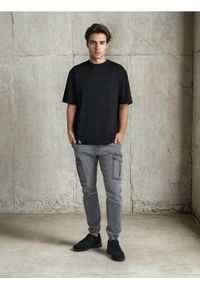 Sinsay - Spodnie jogger cargo - szary. Kolor: szary