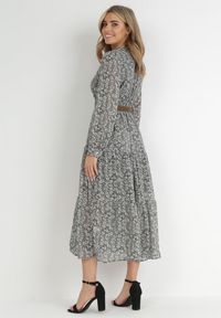 Born2be - Biało-Czarna Sukienka Rozkloszowana w Kwiaty z Paskiem Khito. Okazja: na co dzień. Typ kołnierza: dekolt w serek. Kolor: czarny. Długość rękawa: długi rękaw. Wzór: kwiaty. Styl: casual, elegancki, klasyczny #2