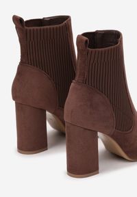 Born2be - Brązowe Botki Dacoilae. Nosek buta: otwarty. Kolor: brązowy. Materiał: materiał. Sezon: jesień, zima. Obcas: na obcasie. Styl: klasyczny. Wysokość obcasa: średni #4