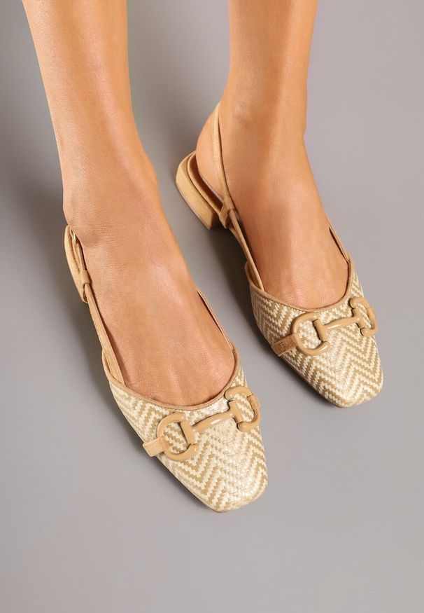 Born2be - Ciemnobeżowe Sandały Slingback z Tweedowymi Zdobieniami i Ozdobną Aplikacją Ridianoria. Okazja: na co dzień. Zapięcie: pasek. Kolor: beżowy. Materiał: jeans. Wzór: aplikacja. Obcas: na obcasie. Styl: elegancki, casual. Wysokość obcasa: niski