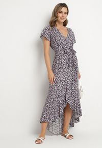 Born2be - Czarno-Różowa Bawełniana Sukienka z Gumką w Talii i Asymetrycznym Dołem Orrizae. Okazja: na co dzień. Typ kołnierza: dekolt kopertowy, kołnierz z falbankami. Kolor: czarny. Materiał: bawełna. Długość rękawa: krótki rękaw. Sezon: wiosna, lato. Typ sukienki: asymetryczne. Styl: casual, elegancki #2