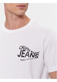 Calvin Klein Jeans T-Shirt J30J324026 Biały Regular Fit. Kolor: biały. Materiał: bawełna #4