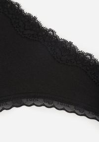 Born2be - Czarne Majtki z Bawełną Typu Stringi Ozdobione Koronką Cirilise. Kolor: czarny. Materiał: bawełna, koronka. Wzór: aplikacja, koronka #3