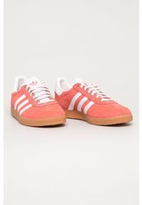 adidas Originals - Buty Gazelle W. Nosek buta: okrągły. Zapięcie: sznurówki. Kolor: różowy. Materiał: materiał, syntetyk, skóra, guma, zamsz. Szerokość cholewki: normalna. Obcas: na obcasie. Model: Adidas Gazelle. Wysokość obcasa: niski #3