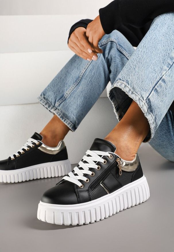 Born2be - Czarne Sneakersy na Grubej Podeszwie Ozdobione Suwakiem Elearice. Okazja: na co dzień. Kolor: czarny. Materiał: jeans. Wzór: aplikacja