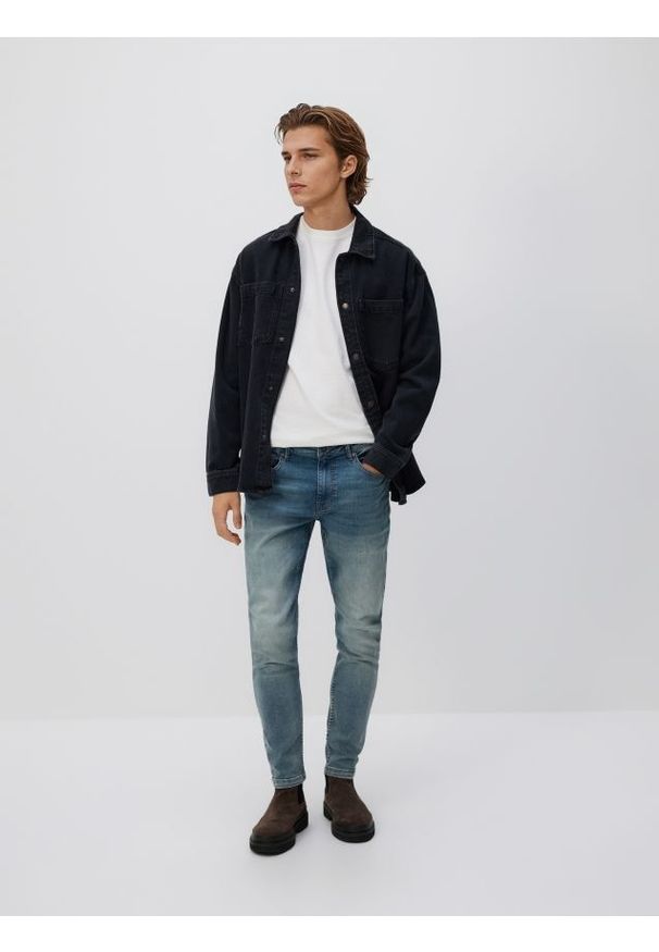Reserved - Jeansy slim z efektem sprania - indigo jeans