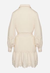 Born2be - Jasnobeżowa Koszulowa Sukienka z Wiskozy z Bawełną Koronką i Paskiem Lilresia. Okazja: na co dzień. Kolor: beżowy. Materiał: koronka, bawełna, wiskoza. Długość rękawa: długi rękaw. Wzór: koronka. Sezon: wiosna, lato. Typ sukienki: koszulowe. Styl: klasyczny, casual, elegancki #7