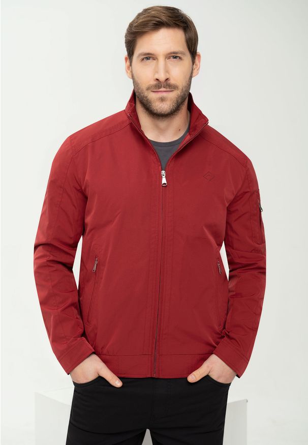 Volcano - Męska, lekka kurtka w sportowym stylu J-WALLIS. Typ kołnierza: kołnierzyk stójkowy. Materiał: poliester, materiał. Długość: krótkie. Sezon: lato. Styl: sportowy