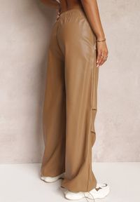 Renee - Beżowe Szerokie Spodnie z Gumką w Talii z Imitacji Skóry Aeralin. Kolor: beżowy. Materiał: skóra #5