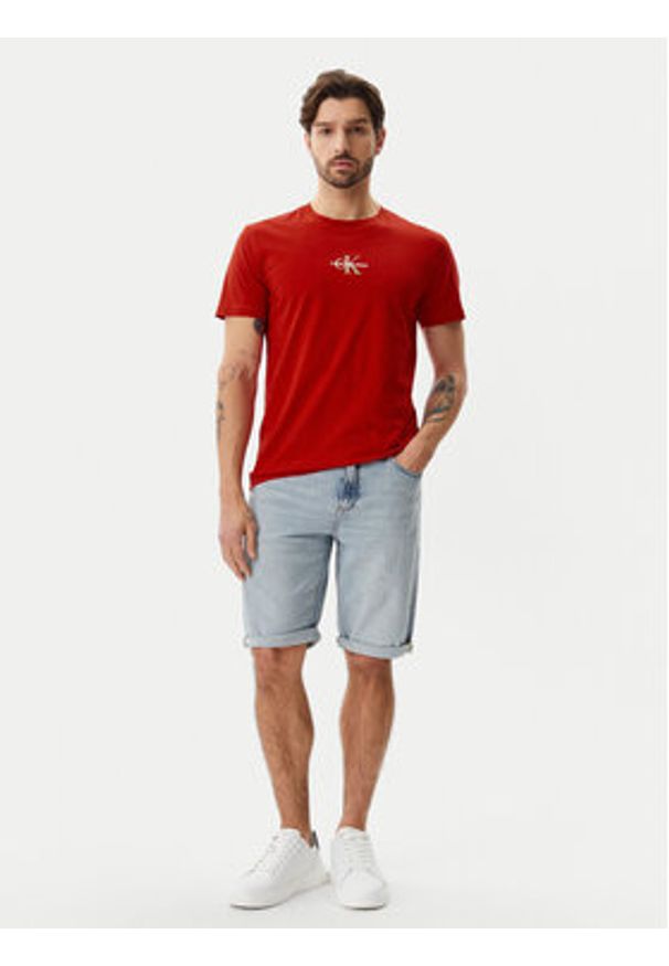 Calvin Klein Jeans T-Shirt Monologo J30J325649 Czerwony Regular Fit. Kolor: czerwony. Materiał: bawełna