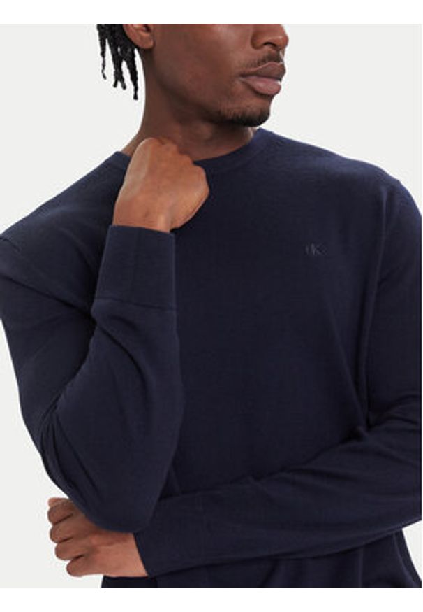 Calvin Klein Sweter LV04LB305G Granatowy Regular Fit. Kolor: niebieski. Materiał: wełna