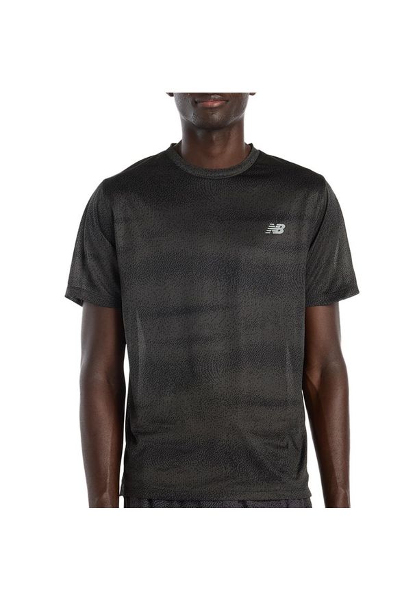 Koszulka męska New Balance MT61G4S7BGR - czarna. Kolor: czarny. Materiał: poliester, bawełna, materiał. Sport: fitness