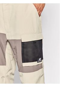 New Balance Spodnie materiałowe MP21502 Beżowy Relaxed Fit. Kolor: beżowy. Materiał: syntetyk, materiał #3