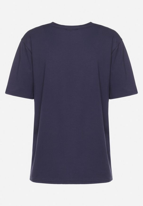 Born2be - Granatowy Klasyczny Bawełniany T-shirt z Krótkim Rękawem z Nadrukiem Ozdobiony Perełkami Tiavenna. Okazja: na co dzień. Kolor: niebieski. Materiał: bawełna. Długość rękawa: krótki rękaw. Długość: krótkie. Wzór: aplikacja, nadruk. Styl: klasyczny
