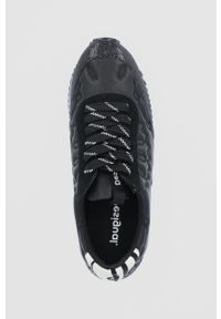 Desigual Buty kolor czarny na płaskiej podeszwie. Nosek buta: okrągły. Zapięcie: sznurówki. Kolor: czarny. Materiał: guma. Obcas: na płaskiej podeszwie