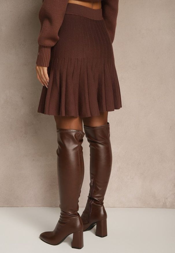 Renee - Brązowa Spódnica z Wiskozą o Rozkloszowanym Kroju High Waist Calatiela. Okazja: na co dzień. Stan: podwyższony. Kolor: brązowy. Materiał: wiskoza. Sezon: lato, wiosna. Styl: elegancki, casual