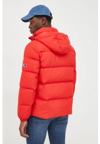 Tommy Jeans kurtka puchowa męska kolor czerwony zimowa. Okazja: na co dzień. Kolor: czerwony. Materiał: puch. Sezon: zima. Styl: casual #6