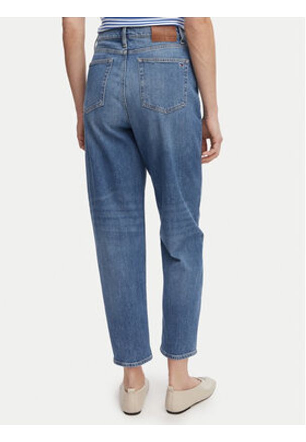 Tommy Jeans Jeansy DW0DW22994 Niebieski Mom Fit. Kolor: niebieski