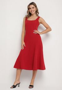 Born2be - Bordowa Klasyczna Sukienka o Rozkloszowanym Kroju Delure. Okazja: na imprezę. Typ kołnierza: dekolt kwadratowy. Kolor: czerwony. Wzór: aplikacja. Styl: klasyczny #1