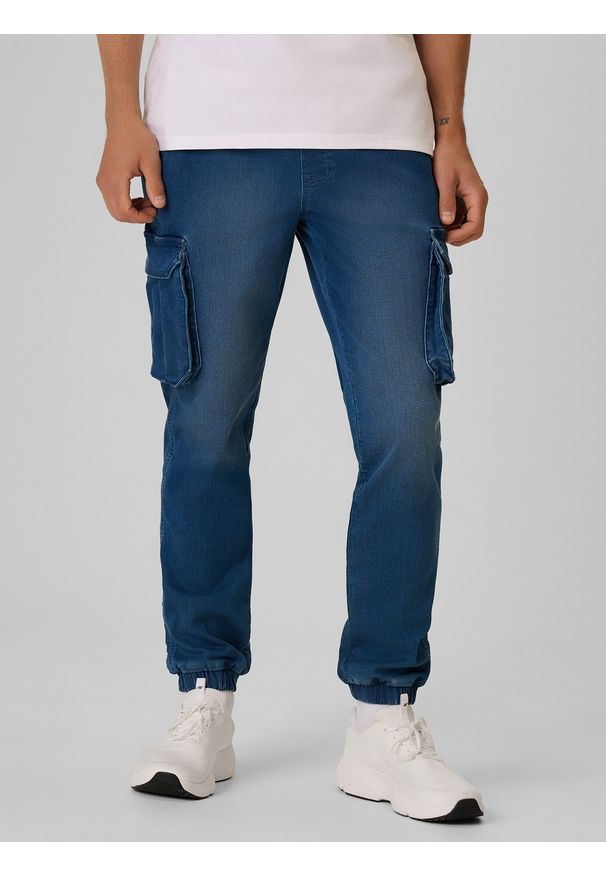 4f - 4F Spodnie casual cargo męskie - denim M. Okazja: na co dzień. Materiał: denim. Styl: casual