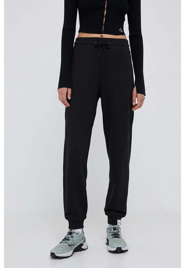 Calvin Klein Jeans spodnie dresowe kolor czarny gładkie. Kolor: czarny. Materiał: dresówka. Wzór: gładki
