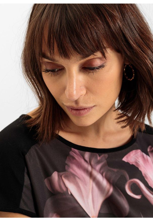 bonprix - Shirt z nadrukiem, z miękkiego materiału z wiskozą. Kolor: czarny. Materiał: materiał, wiskoza. Wzór: nadruk