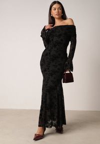Born2be - Czarna Koktajlowa Sukienka VICES z Odkrytymi Ramionami i Welurowym Wzorem Drensyss. Kolor: czarny. Materiał: welur. Typ sukienki: z odkrytymi ramionami. Styl: wizytowy #1