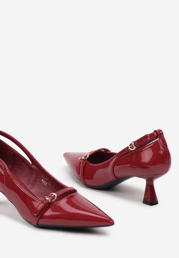 Renee - Bordowe Czółenka na Obcasie Typu Kaczuszka z Klamerkami i Wycięciami Anarita. Okazja: na spotkanie biznesowe. Kolor: czerwony. Obcas: na obcasie. Styl: elegancki, biznesowy. Wysokość obcasa: średni