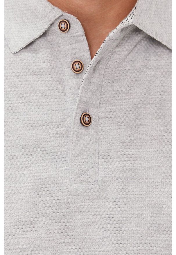 Tom Tailor - Polo. Okazja: na co dzień. Typ kołnierza: polo. Kolor: szary. Materiał: bawełna, dzianina. Długość: krótkie. Wzór: gładki. Styl: casual
