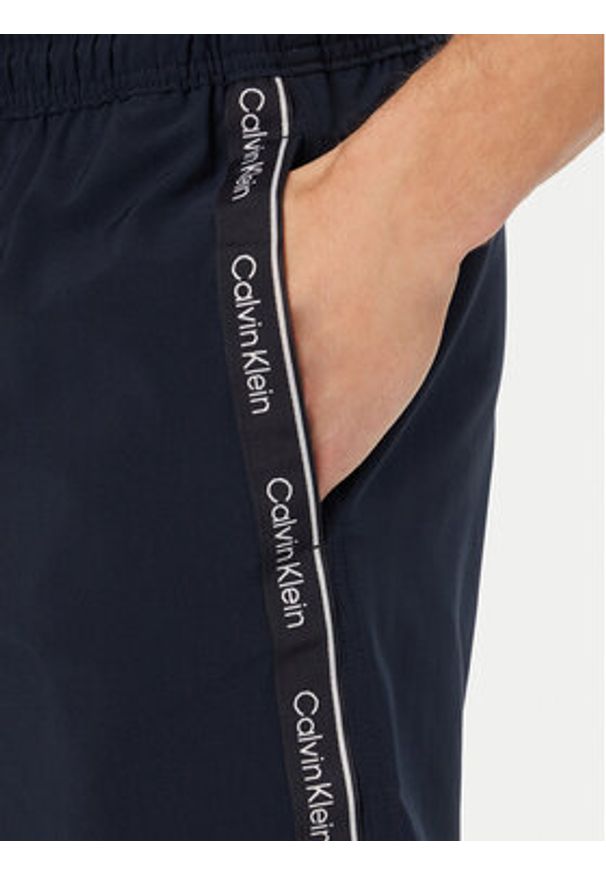 Calvin Klein Swimwear Szorty kąpielowe LV00N61002 Granatowy Regular Fit. Kolor: niebieski. Materiał: syntetyk