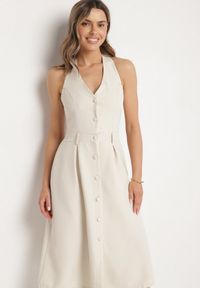 Born2be - Biała Sukienka na Szyję z Ozdobnymi Guzikami Folorea. Kolor: biały #5