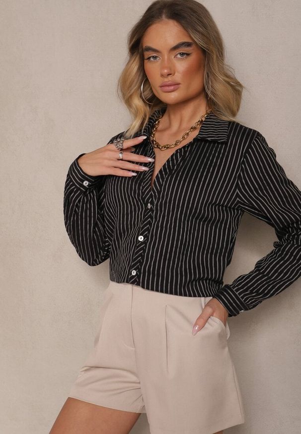 Renee - Czarna Casualowa Koszula z Dodatkiem Bawełny w Paski Merinete. Okazja: na co dzień. Kolor: czarny. Materiał: bawełna. Wzór: paski. Styl: casual