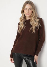 Born2be - Brązowy Klasyczny Sweter z Wełną Mailira. Okazja: na co dzień, do pracy. Kolor: brązowy. Materiał: wełna. Styl: klasyczny