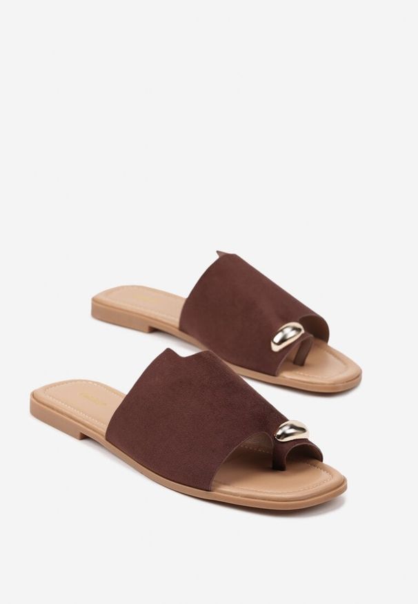 Born2be - Brązowe Klapki Vices Japonki z Metaliczną Ozdobą Arezelia. Okazja: na co dzień. Kolor: brązowy. Wzór: aplikacja. Styl: casual, elegancki