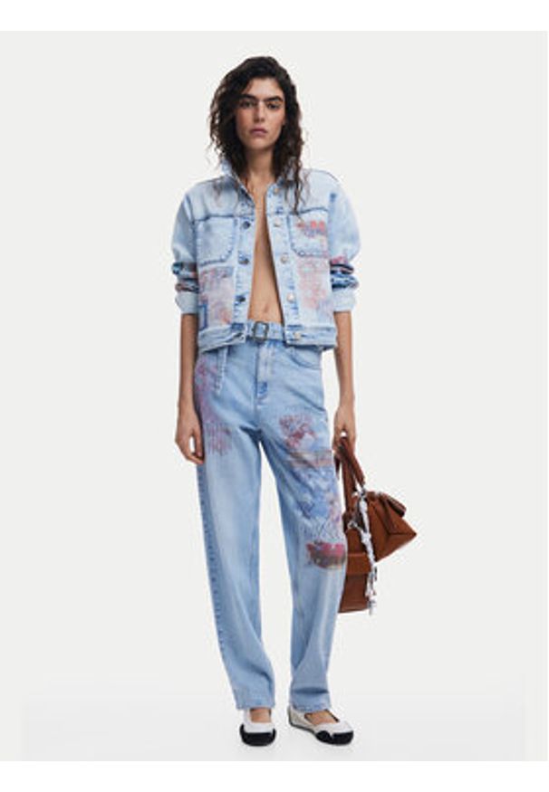 Desigual Jeansy Hawai 25SWDD13 Niebieski Mom Fit. Kolor: niebieski