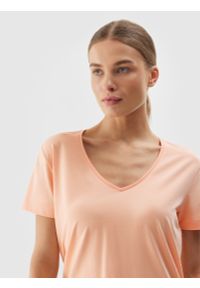 4f - T-shirt regular gładki damski. Kolor: różowy. Materiał: dzianina, elastan, bawełna. Wzór: gładki