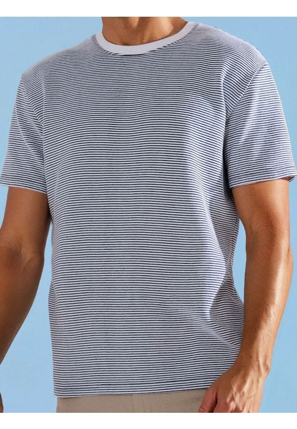 Sinsay - Koszulka w paski - biały. Kolor: biały. Wzór: paski