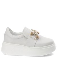 CheBello - Białe Sneakersy Chebello Stylowe Obuwie Damskie Na Platformie. Okazja: na uczelnię. Kolor: biały. Materiał: jeans, materiał. Wzór: aplikacja. Obcas: na platformie #8