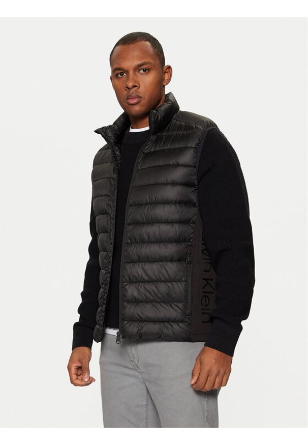 Calvin Klein Bezrękawnik Side Logo K10K108292 Czarny Regular Fit. Kolor: czarny. Materiał: syntetyk. Długość rękawa: bez rękawów