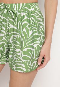 Born2be - Zielone Szorty w Geometryczny Wzór Reviare. Okazja: na co dzień. Kolor: zielony. Wzór: geometria. Styl: klasyczny, casual #3