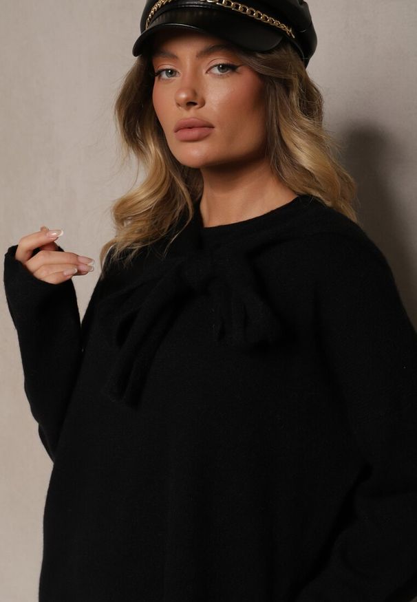 Renee - Czarny Komplet Oversize z Dzianiny Sweter z Wiązaniem i Spodnie o Szerokim Kroju Emmige. Kolor: czarny. Materiał: dzianina