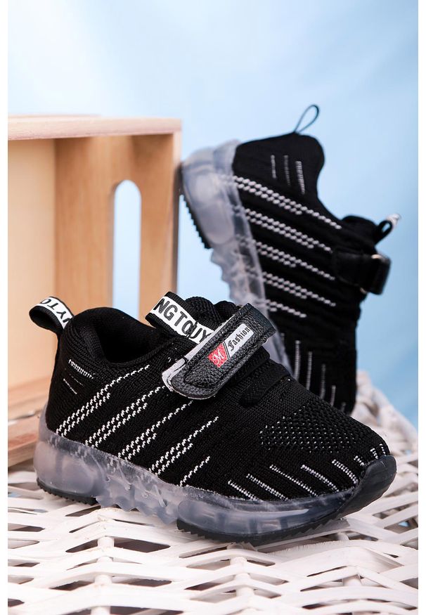 Casu - Czarne buty sportowe na rzep casu 204/37m. Zapięcie: rzepy. Kolor: czarny